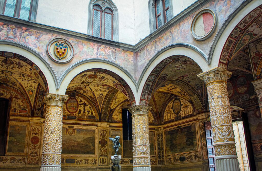 archway with fountain in 24 hours in florence tour