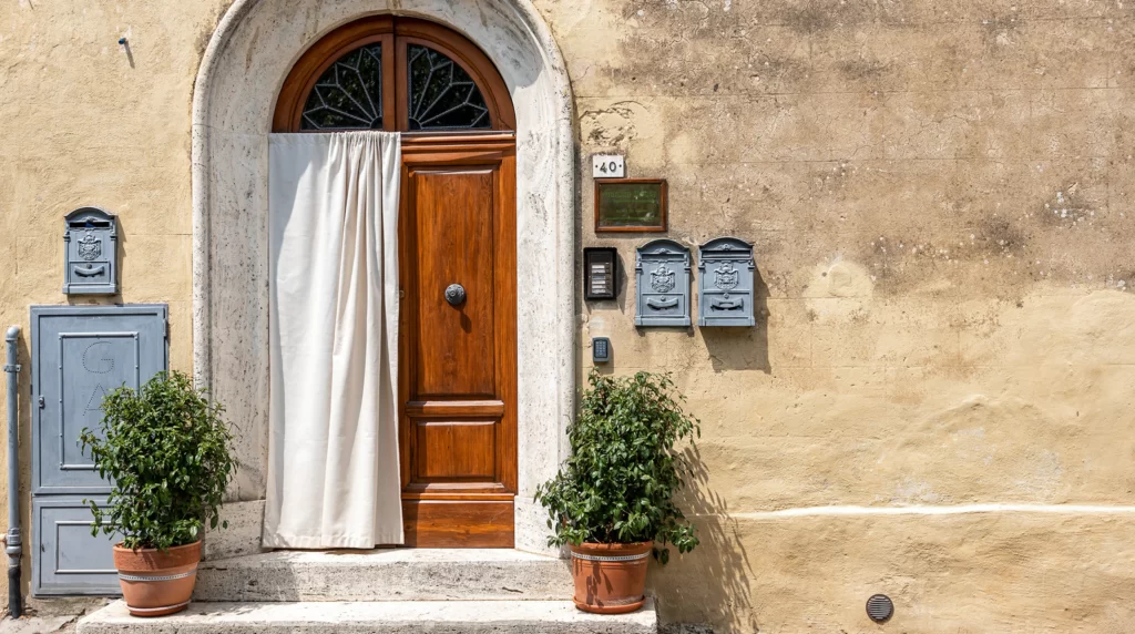 door with urns to one of the best places to stay in montepulciano