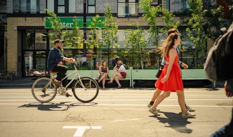 couple walking, cycle on montreal street