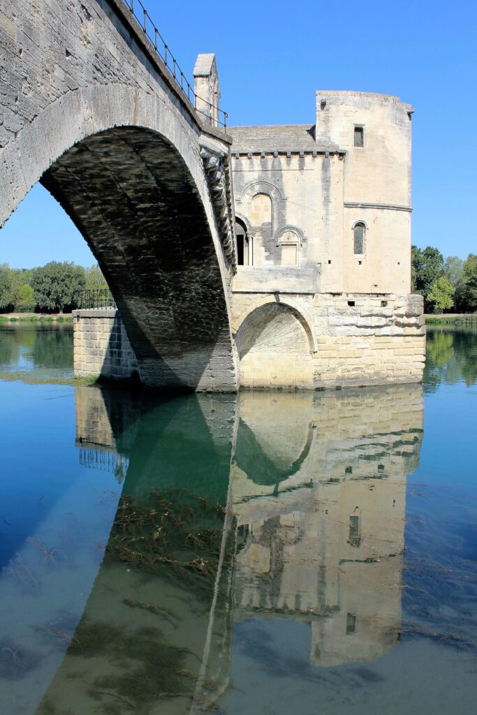 water with bridge with reflection in water on a must see avignon itinerary
