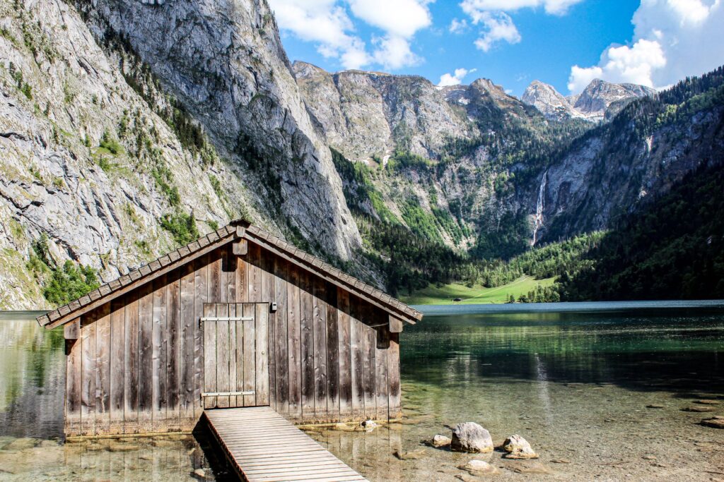 hut with mountains in berchtesgaden