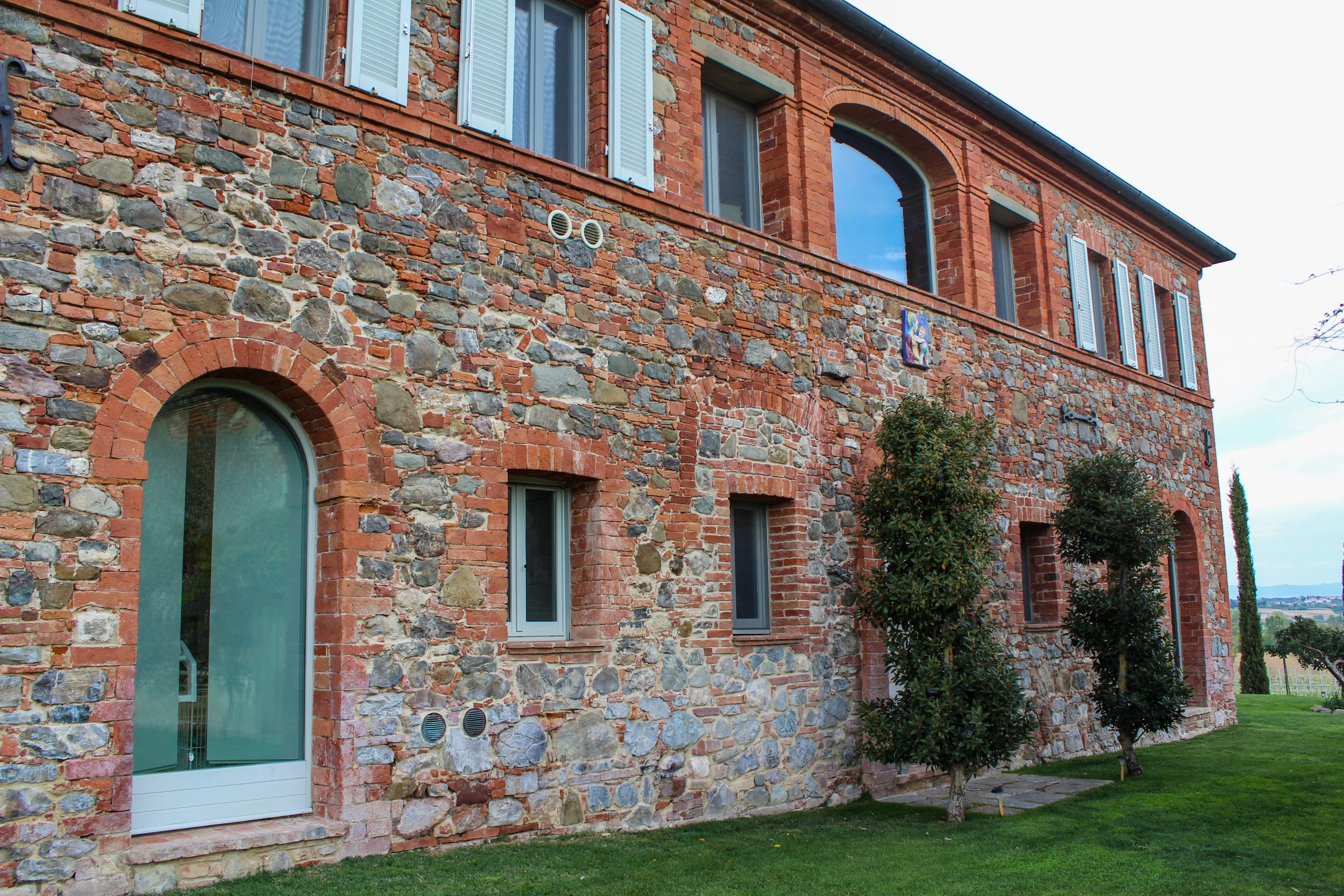 Siena House. A restored Italian luxury villa close to Montepulciano, Tuscany