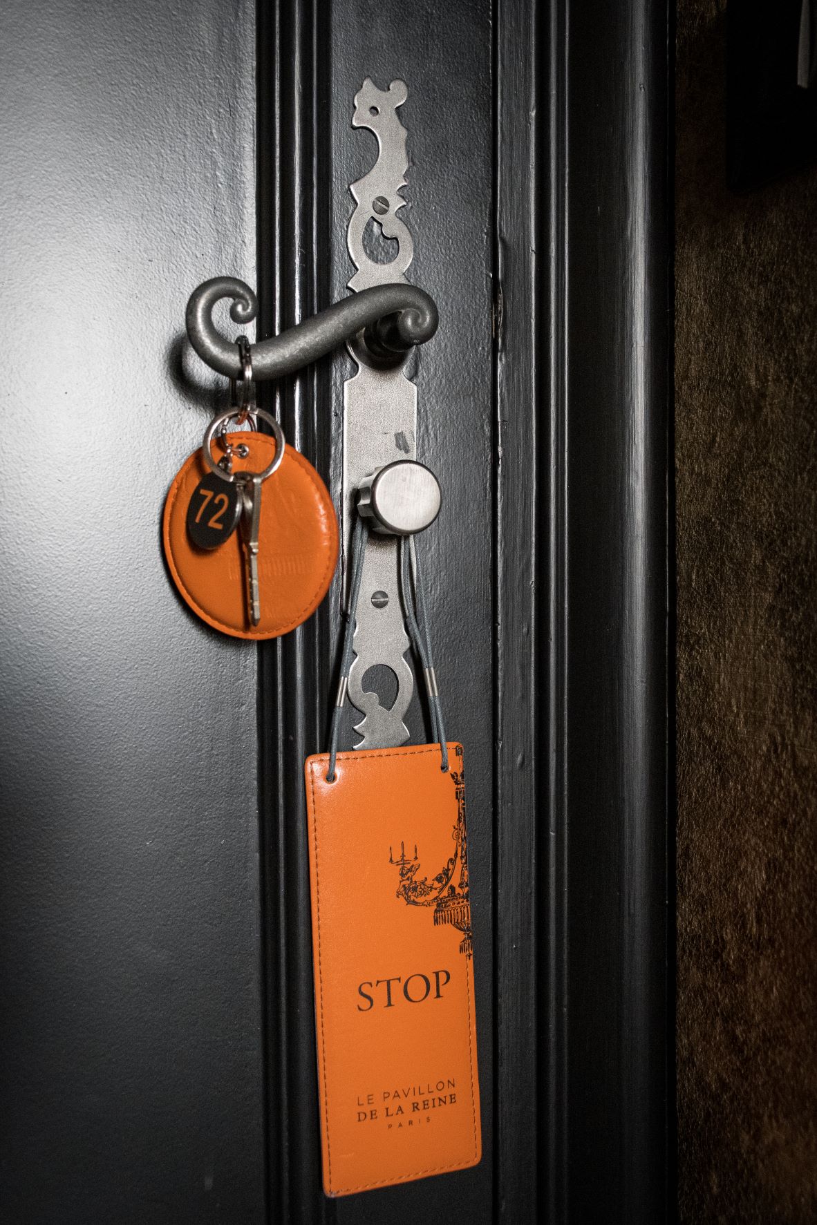 door handle with room key