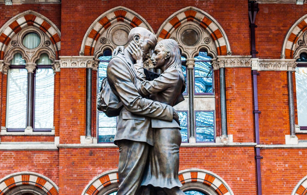 bronze statue at london train station
