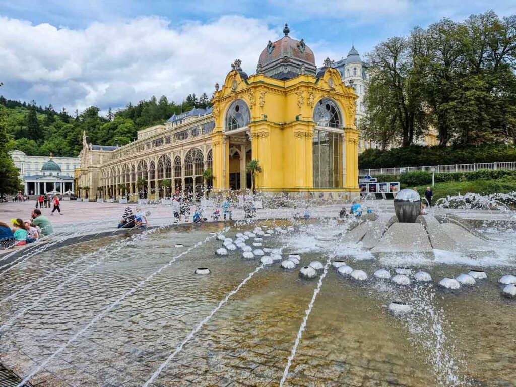 fountain with yellow building in czech spa towns