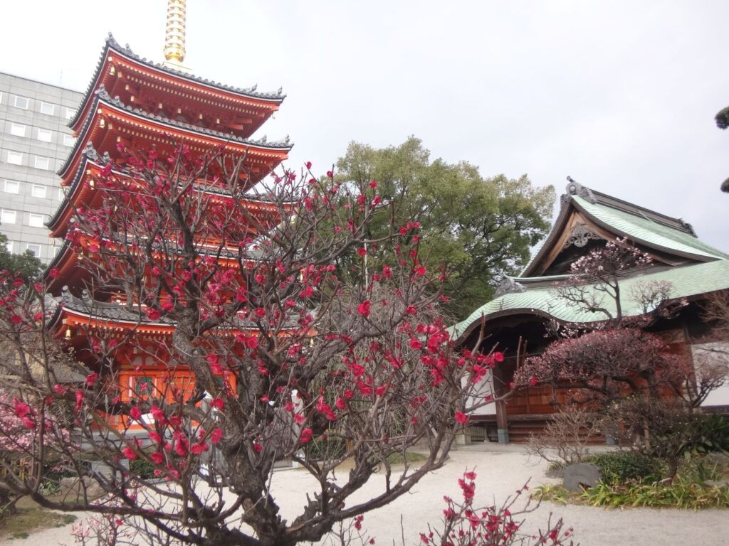 Fukoka Japan shrine in red