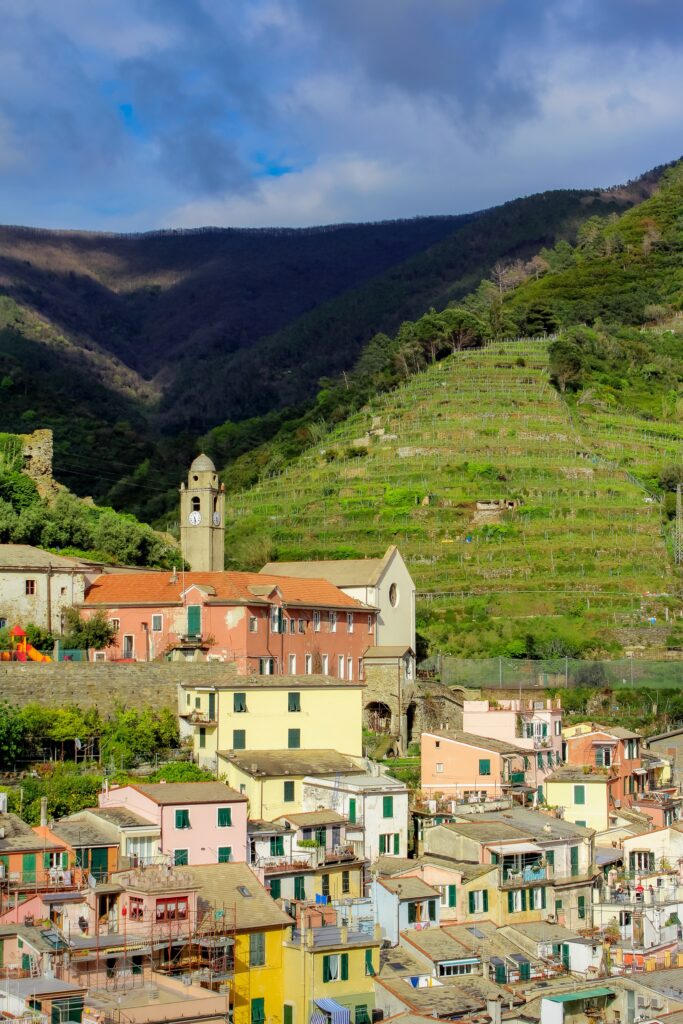 colourful village with mountain in cinque terre in 3 days