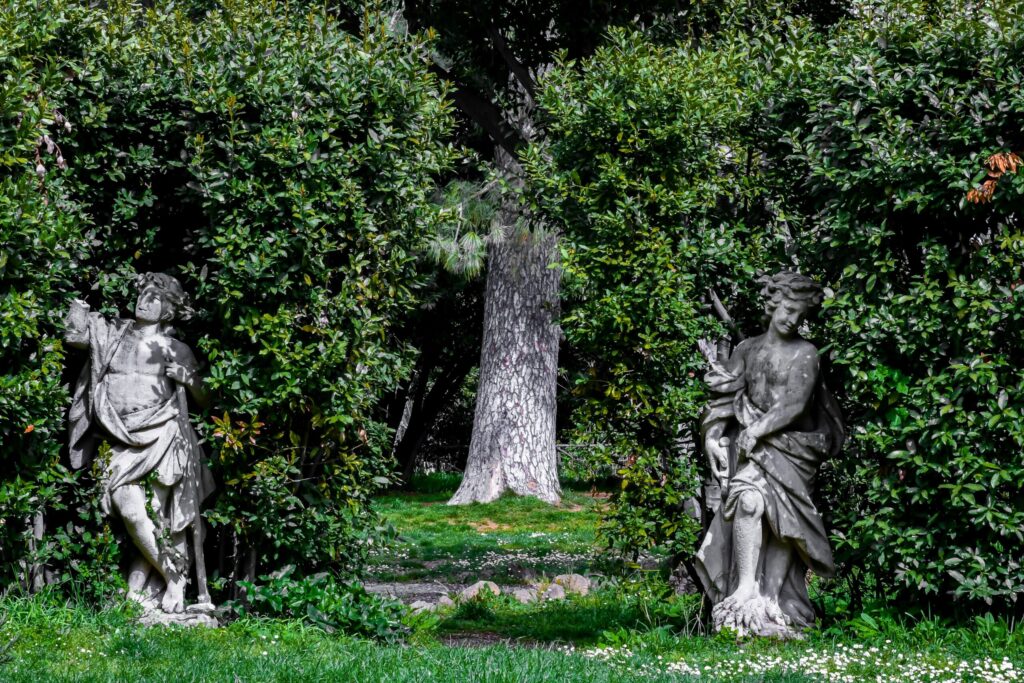 hedges with statues in gardens of rome