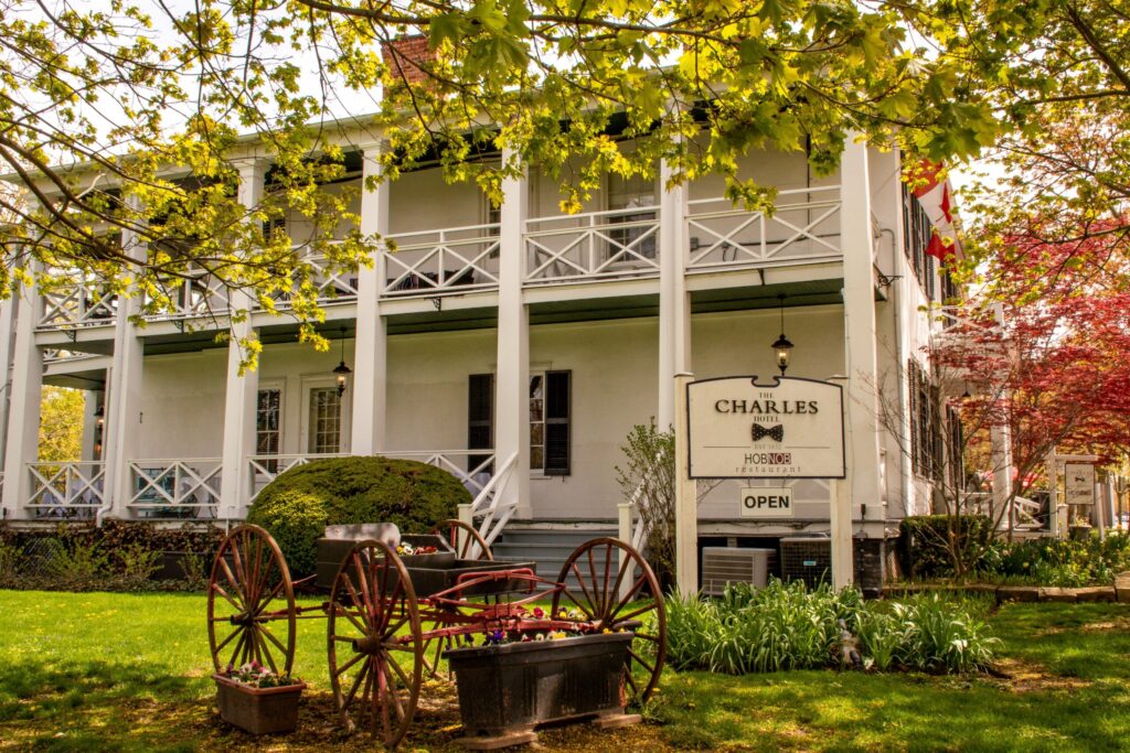 wagon white manor house in best hotels in niagara on the lake