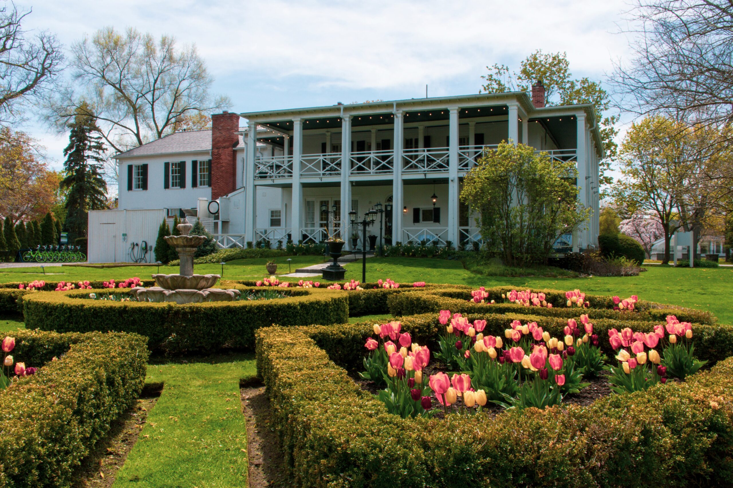 tulip gardens with white manor house in niagara on the lake best hotels
