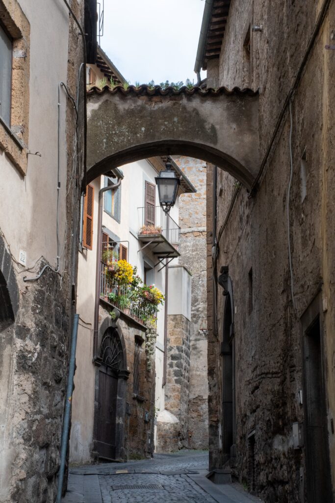 archway on cobble street on orvieto day trip from rome