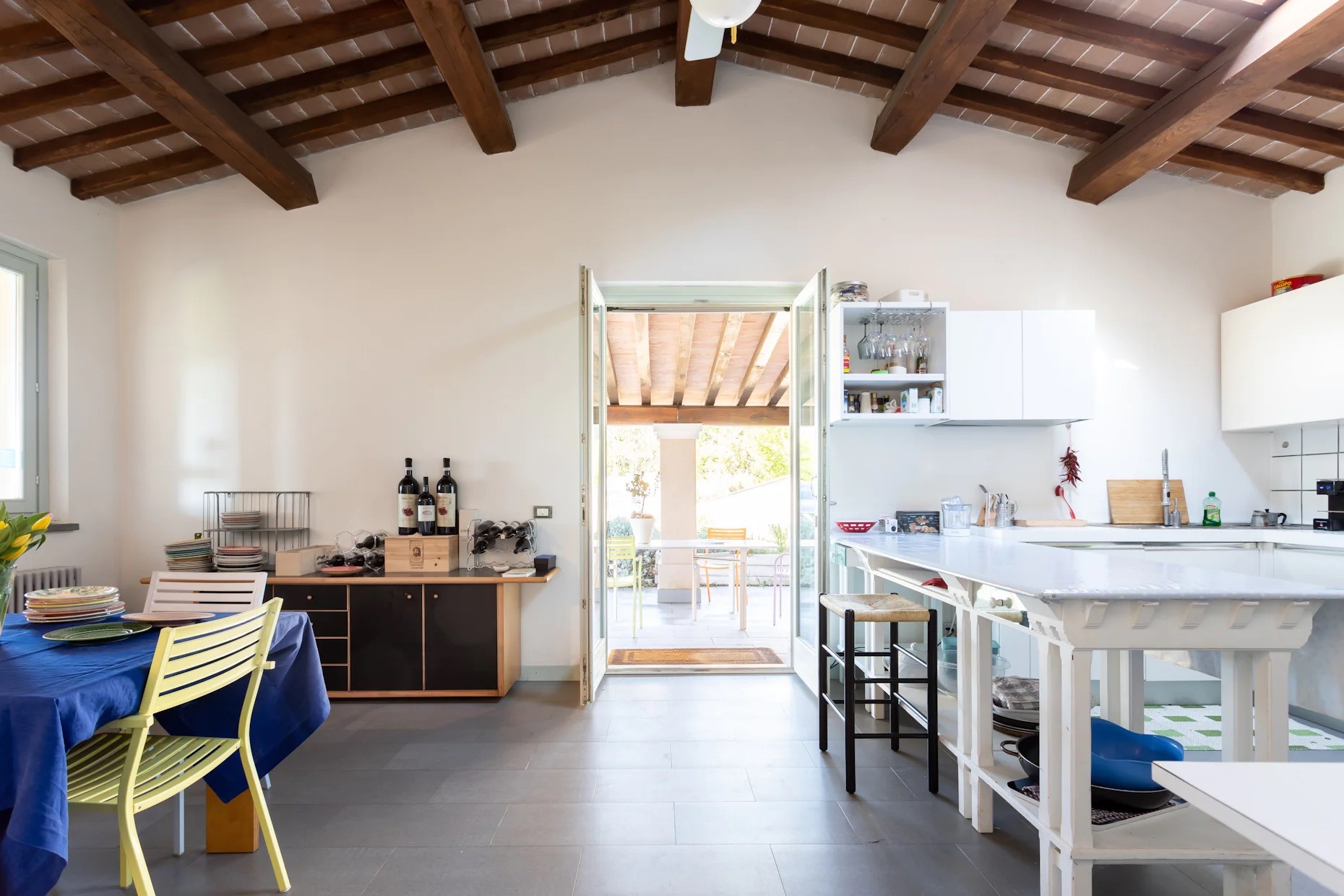 beamed ceiling, open kitchen in villa in italy