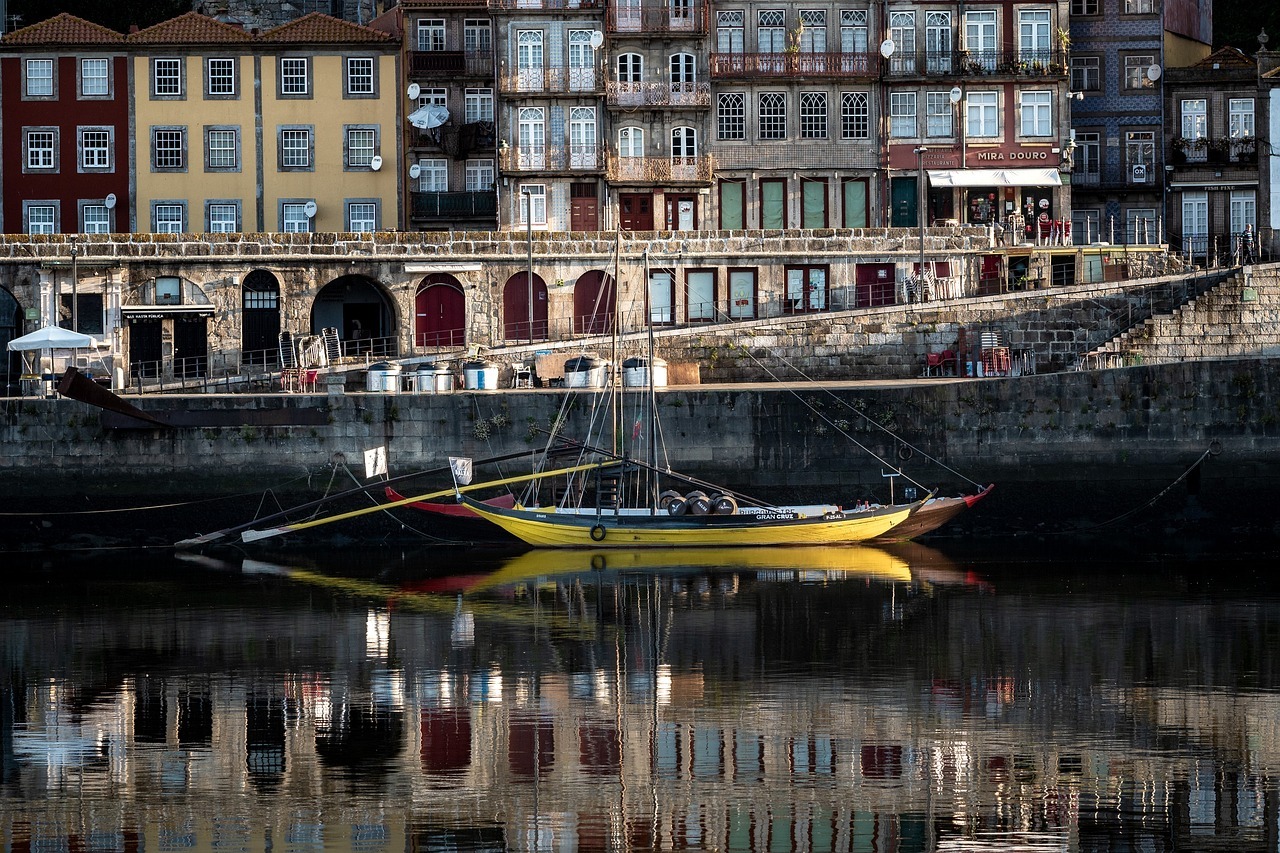 river with boat and buildings on river edge in how many days should i spend in porto