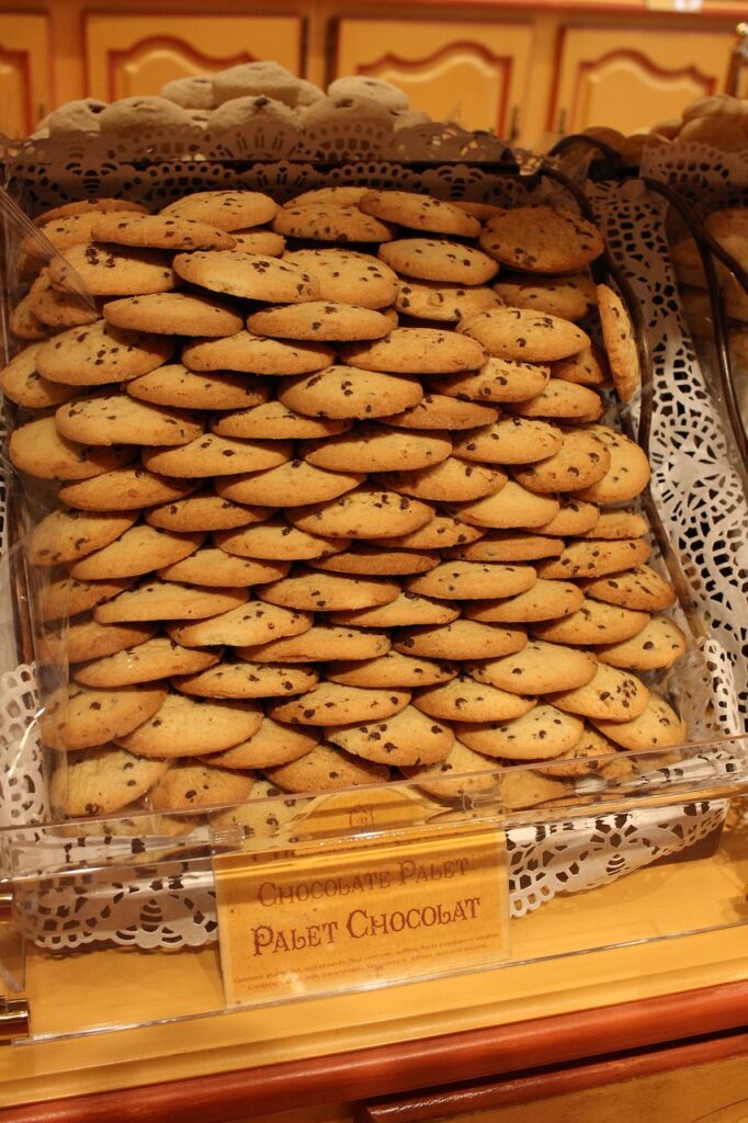 cookies on solo travel paris with chocolate