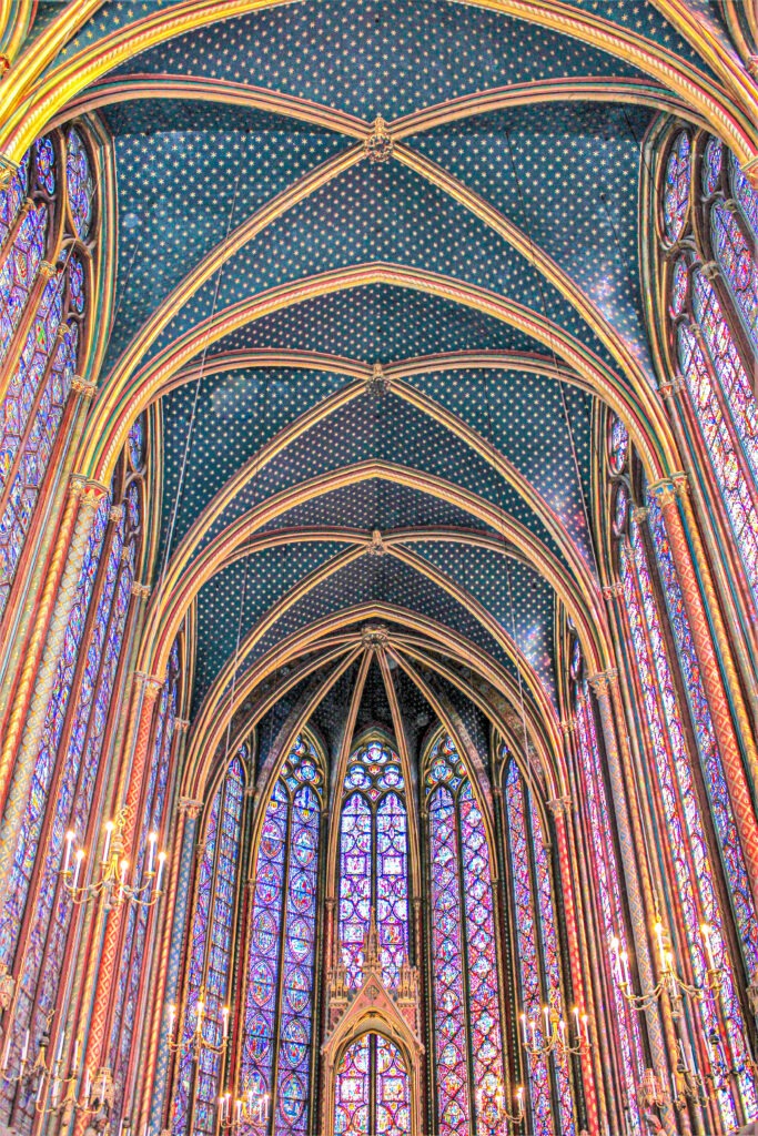 alter and stained glass windows in st chapelle paris