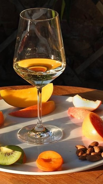glass of white wine with citrus fruits on day trip from siena or florence