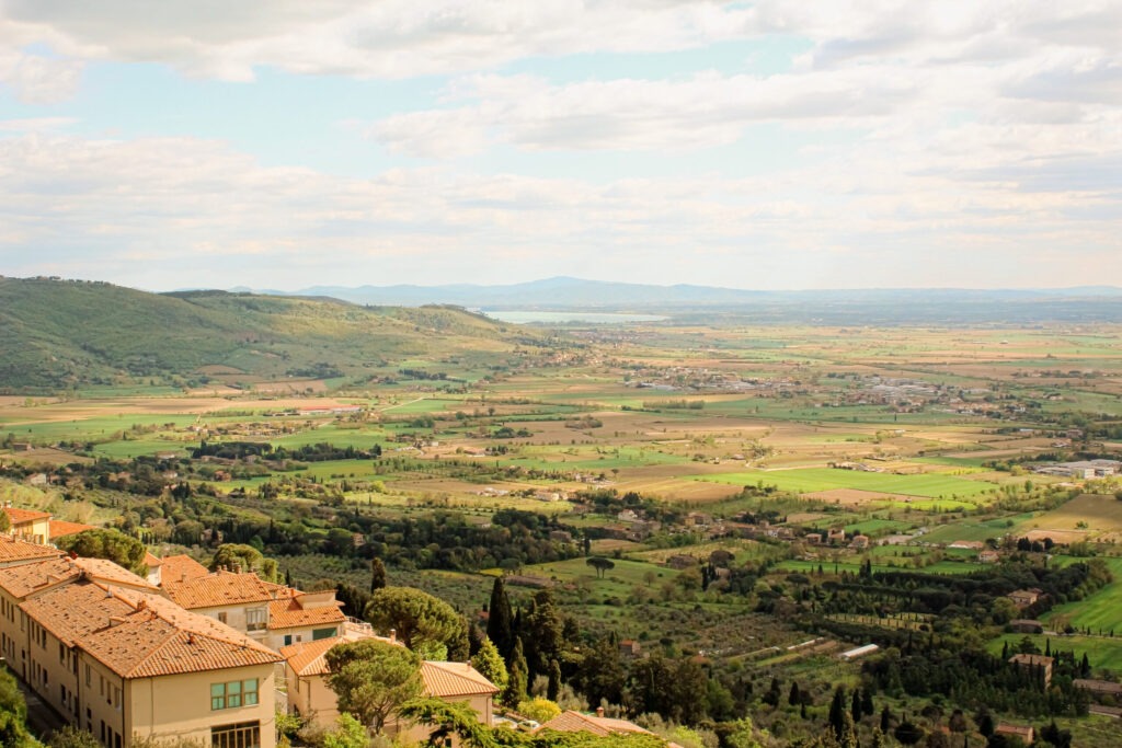 view of tuscan countryside and lake on a rome to tuscany day trip