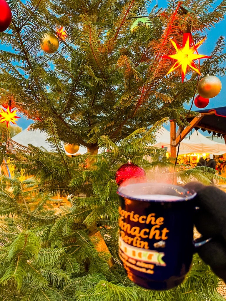 christmas tree with mug with ghulwien
