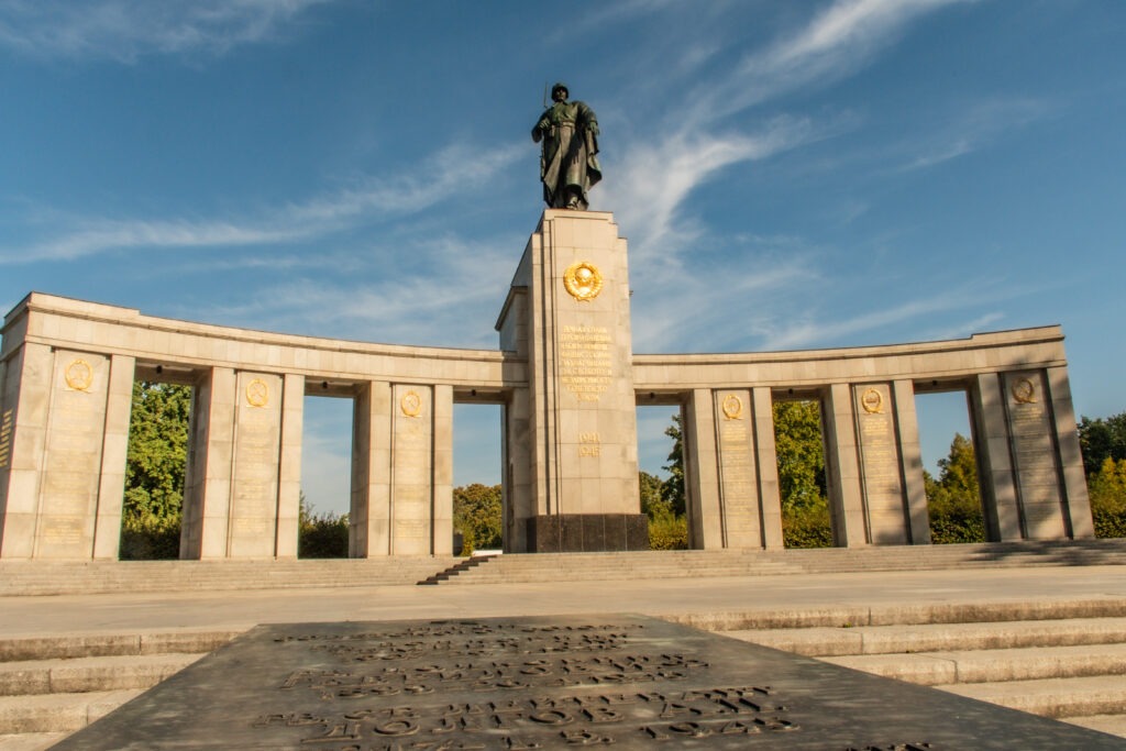 memorial in berlin tiergarten park with russian solider and names on plaque