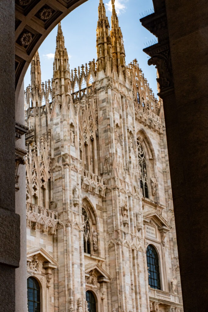 archway with view to the milan duomo 