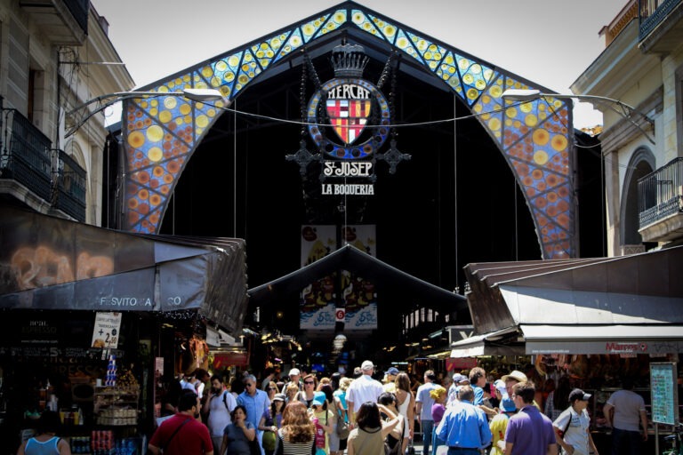 mass amount of tourists in front of the market in Barcelona