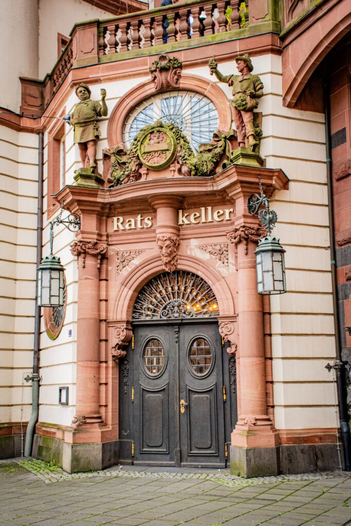 the historic Ratskeller is a tourist attraction  Frankfurt 