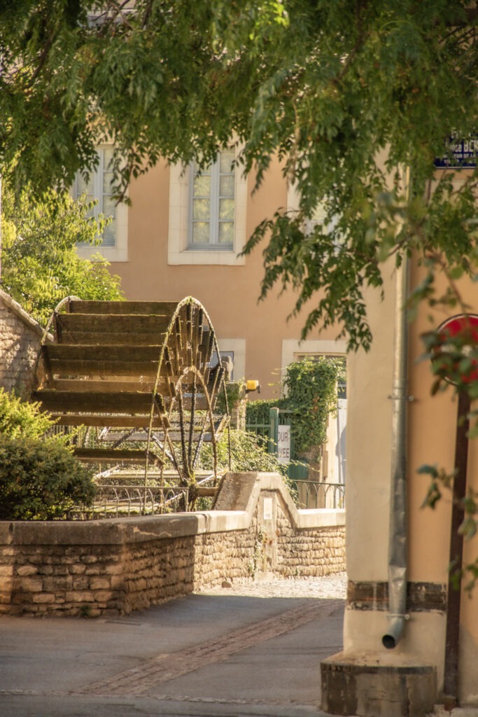 The historic Notre-Dame-des-Anges church overlooking Place de la Liberté, a central landmark when exploring L’Isle-sur-la-Sorgue for the weekdend.