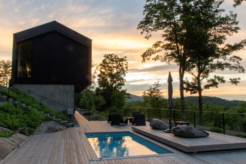 sunset with house and pool at airbnb in eastern townships