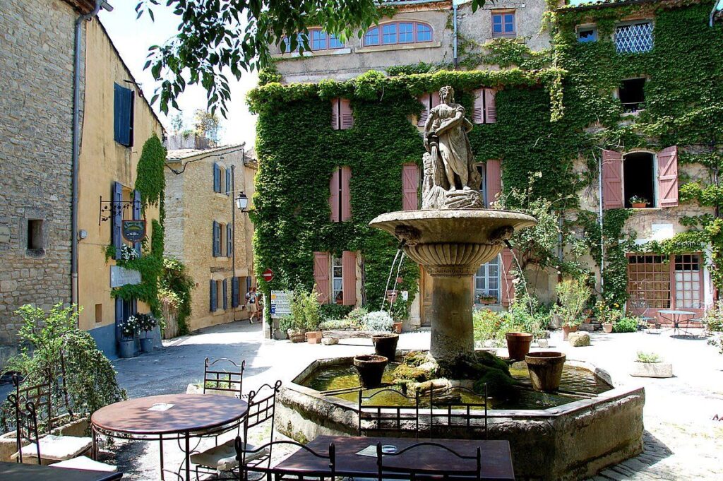 Best Luberon Villages to Visit in Provence 11 fountain in square in Luberon Village in Provence
