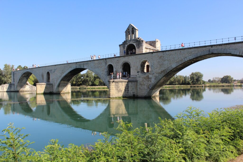 riverbank, river with bridge with 4 arches on avignon sightseeing walk