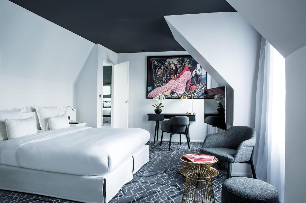 hotel bed and desk in paris boutique hotel