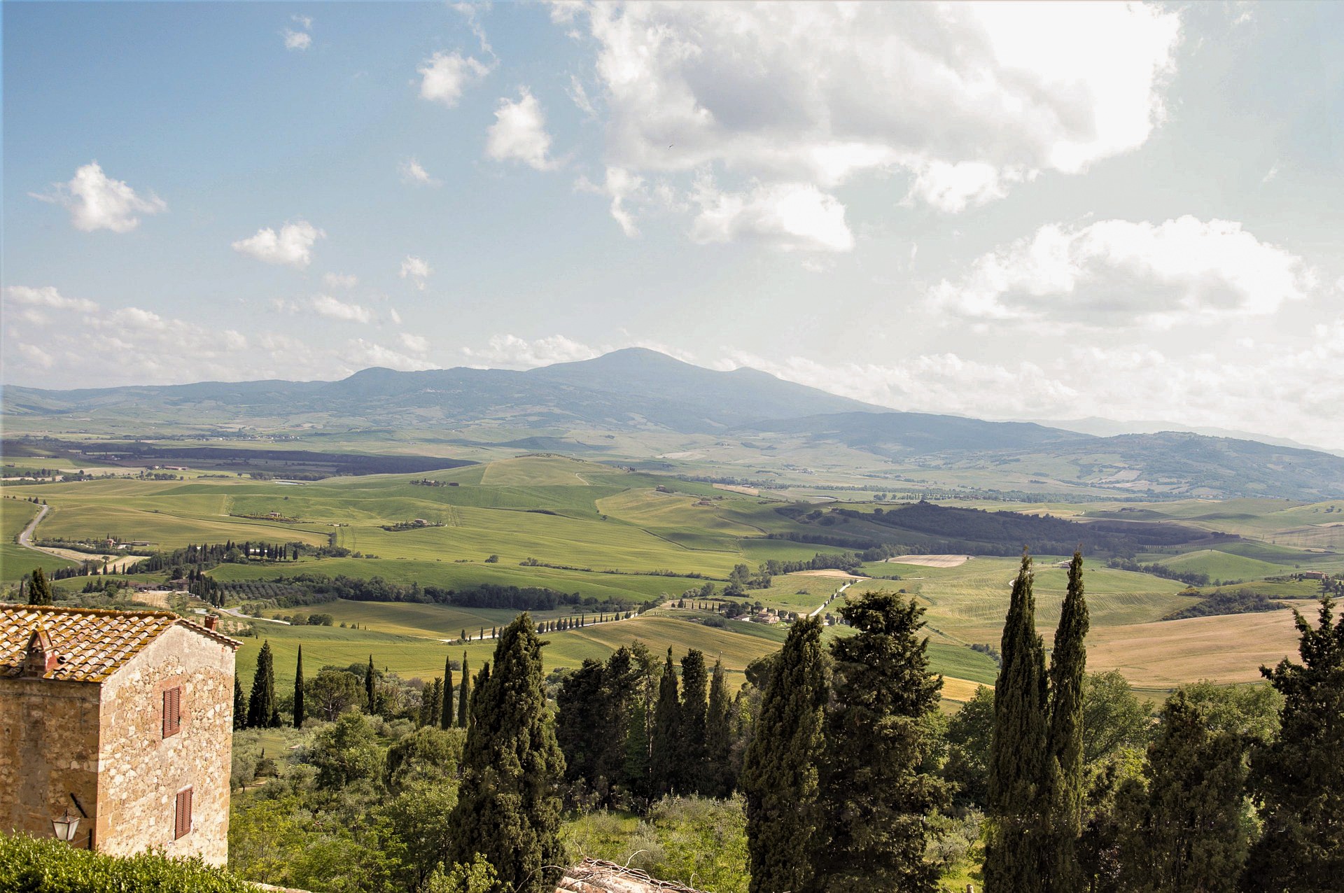 stone farmhouse and rolling hills the views are the one of the top things to do in pienza