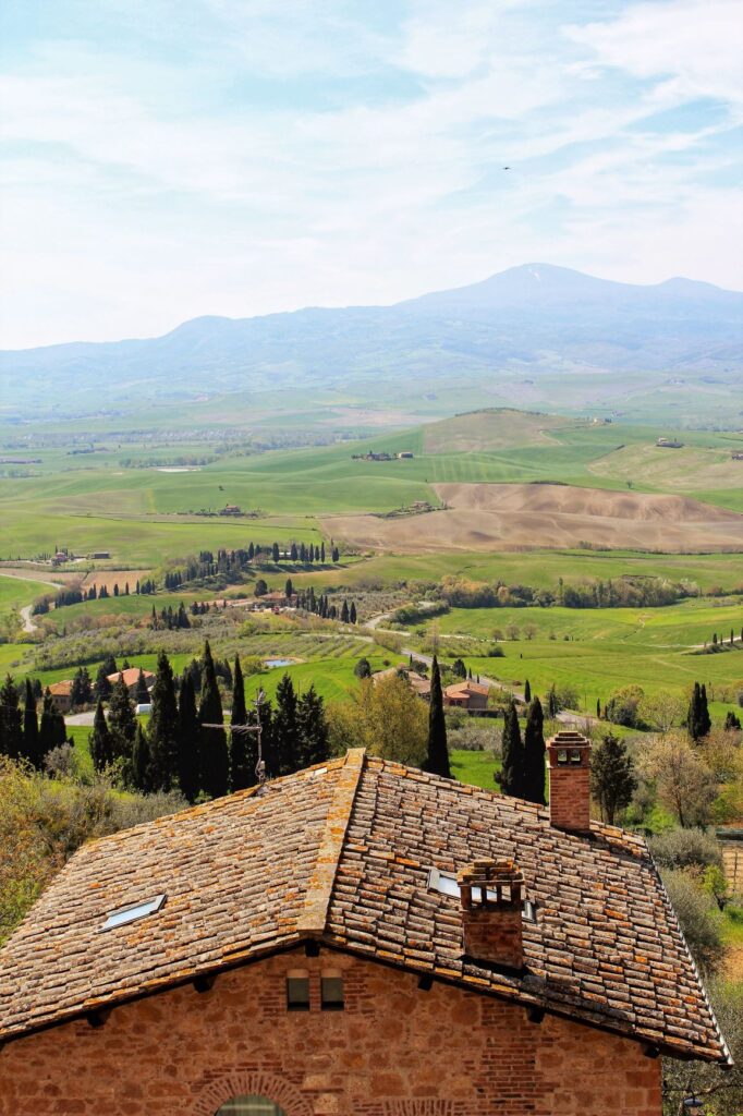 Pienza is a hilltop Tuscan town located in the region of Val d’Orcia of the province of Siena. This romantic town offers visitors panoramic views of the beautiful countryside of Tuscany, Italy and many top things to do in Pienza